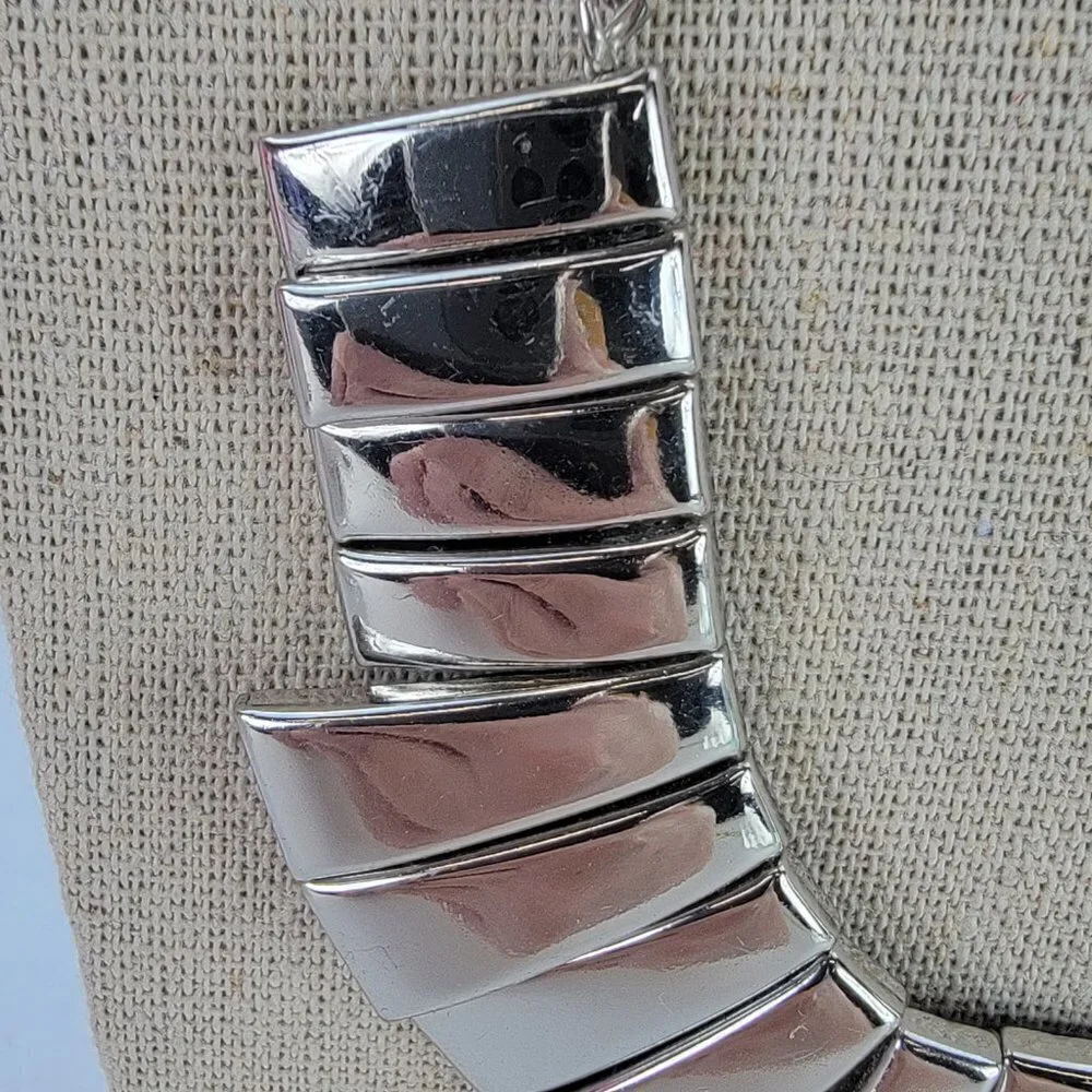 Unbranded silver tone
